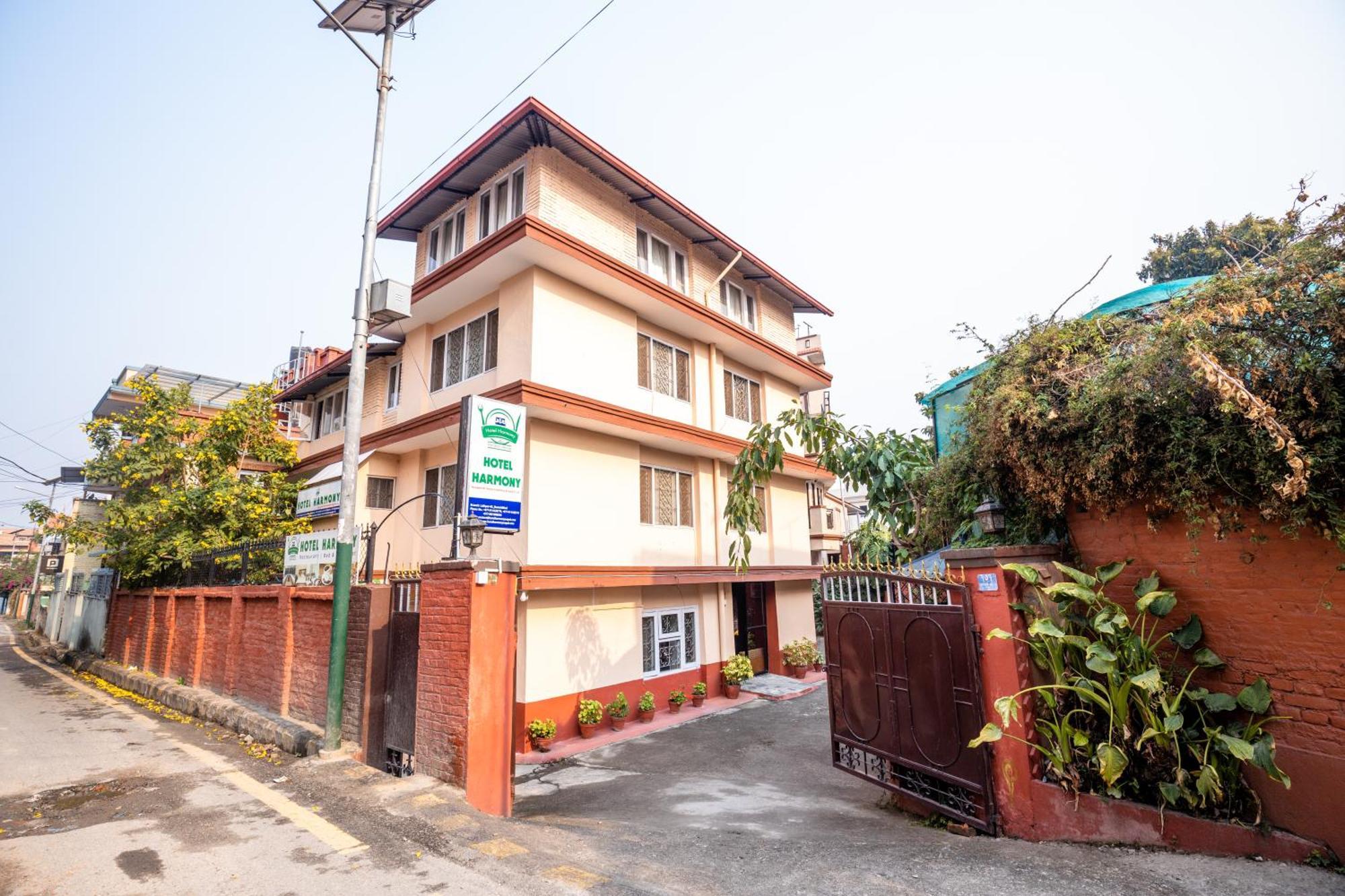 Hotel Harmony & Little Bites Bistro Jawlakhel Exterior foto
