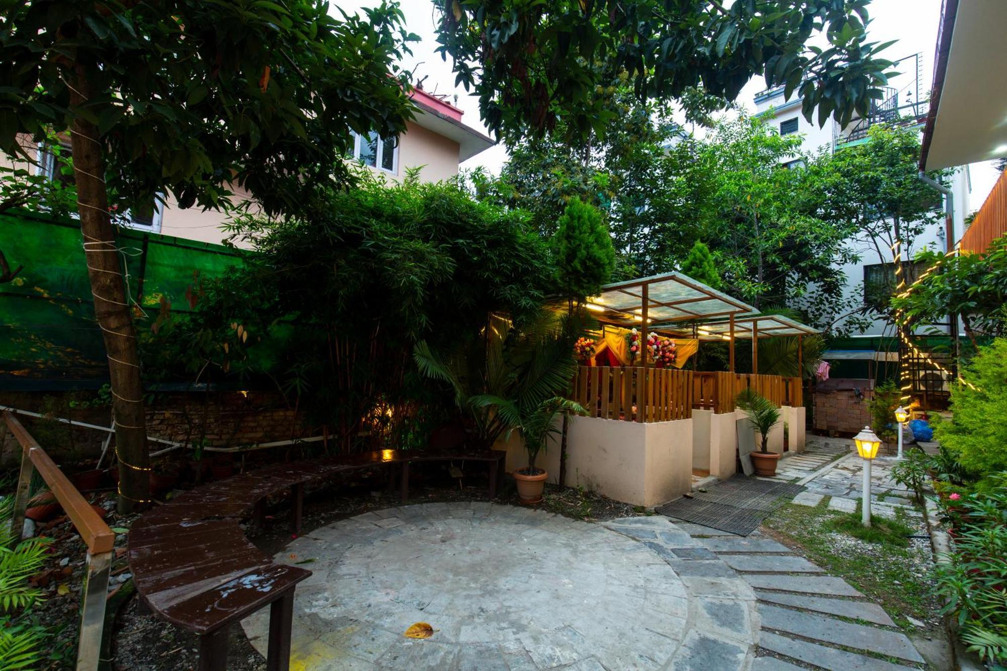 Hotel Harmony & Little Bites Bistro Jawlakhel Exterior foto